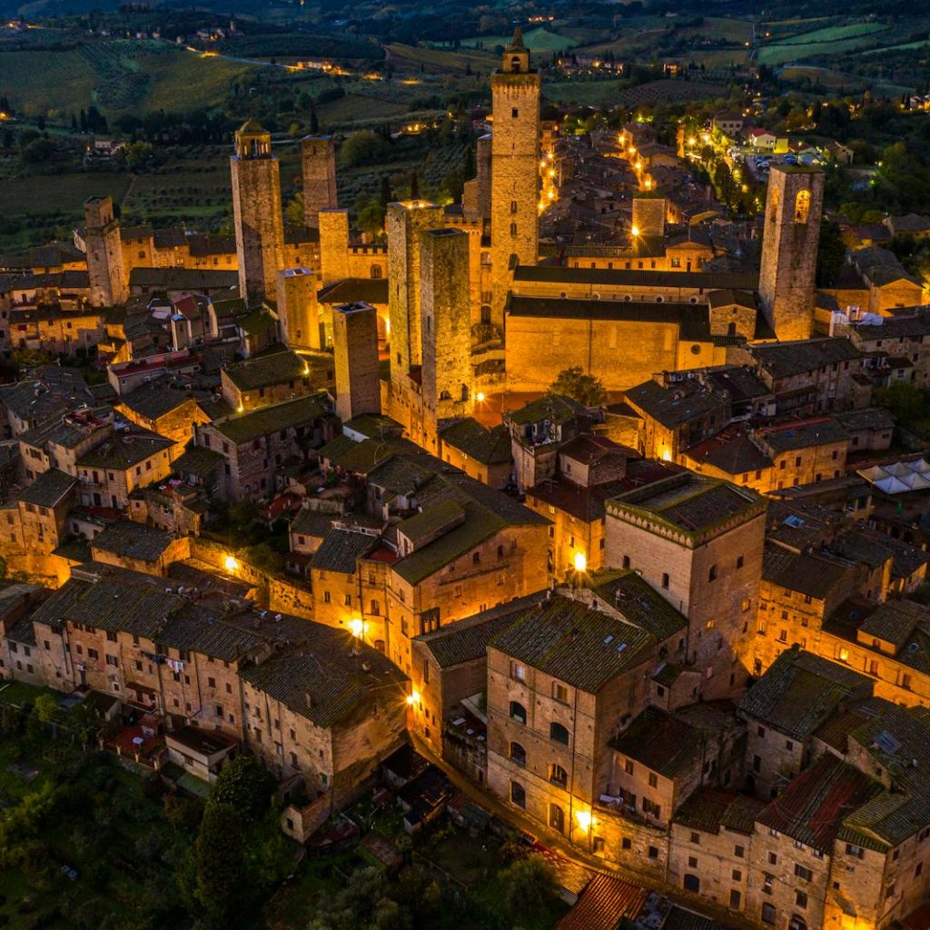 AMAZING PRIVATE – THE MALL LUXURY OUTLETS, SAN GIMIGNANO & CHIANTI CLASSICO WINE TOUR – Tour lengt 9 hrs